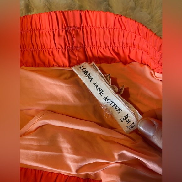 Lorna Jane Active Orange Striped Shorts Size M - Picture 4 of 5